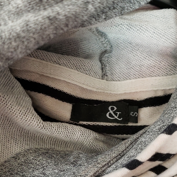 Ampersand Ave doublehooded sweater - Picture 2 of 4